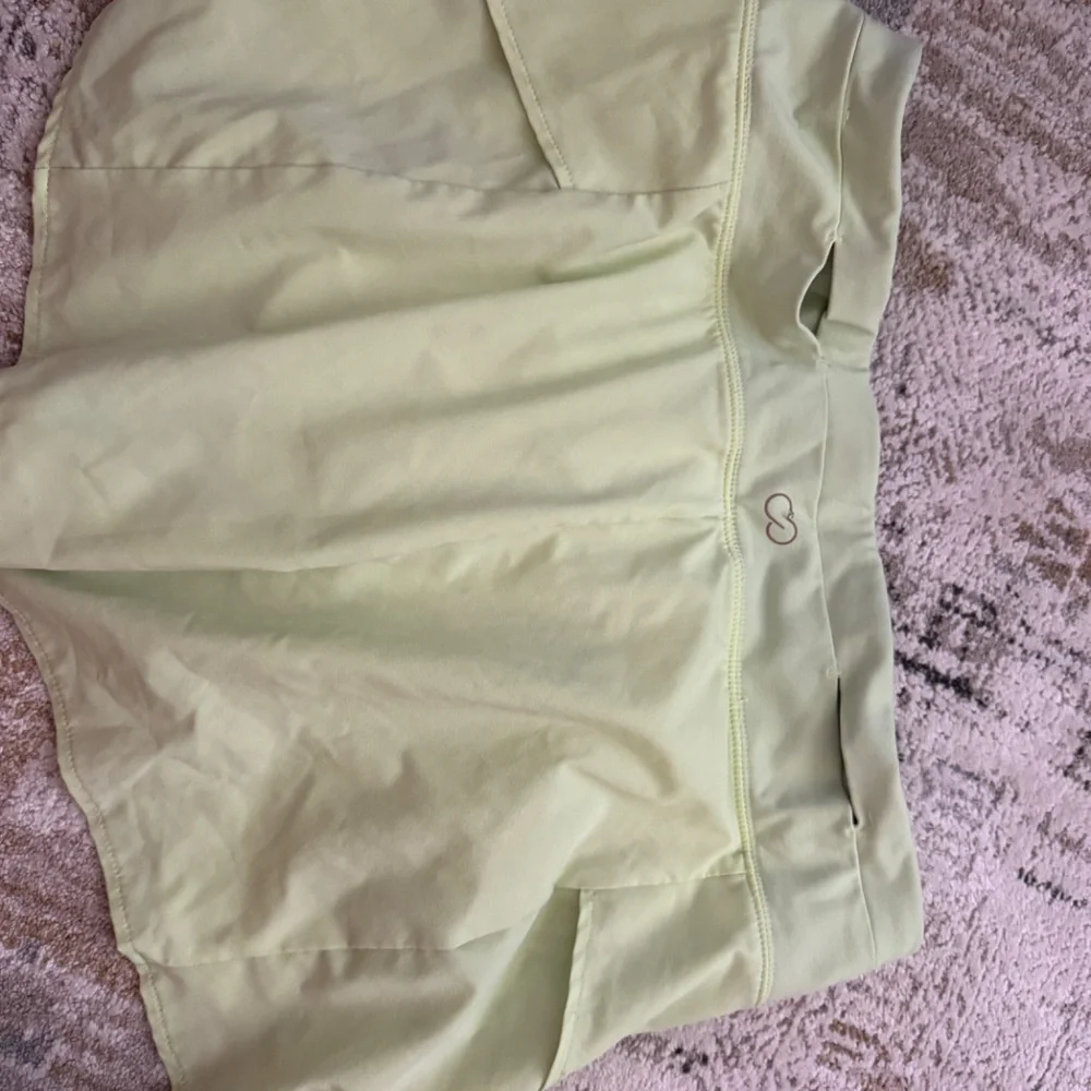 Work out shorts - Picture 2 of 2